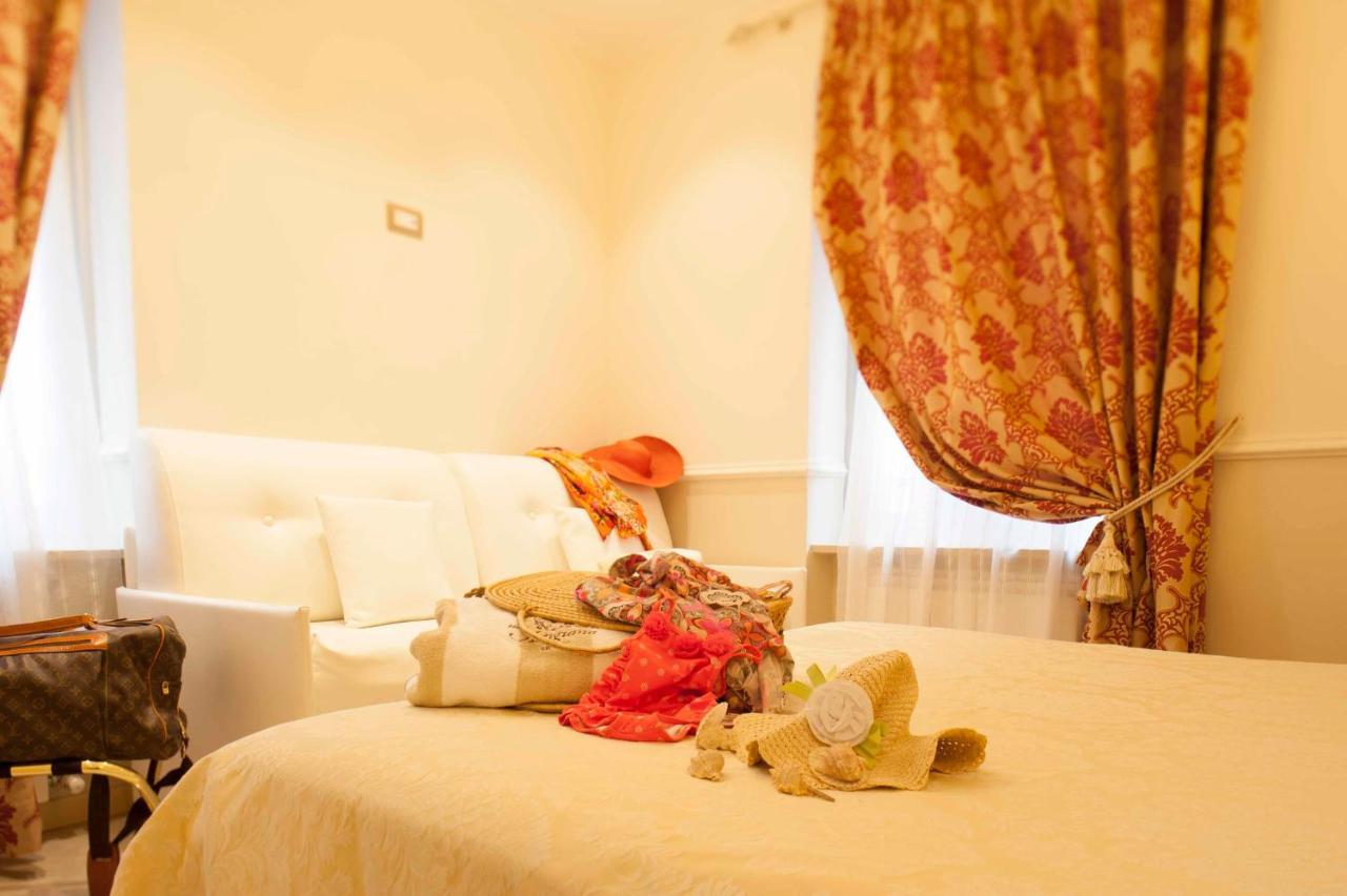 Hotel Astigiana & Appartamenti Varazze Værelse billede