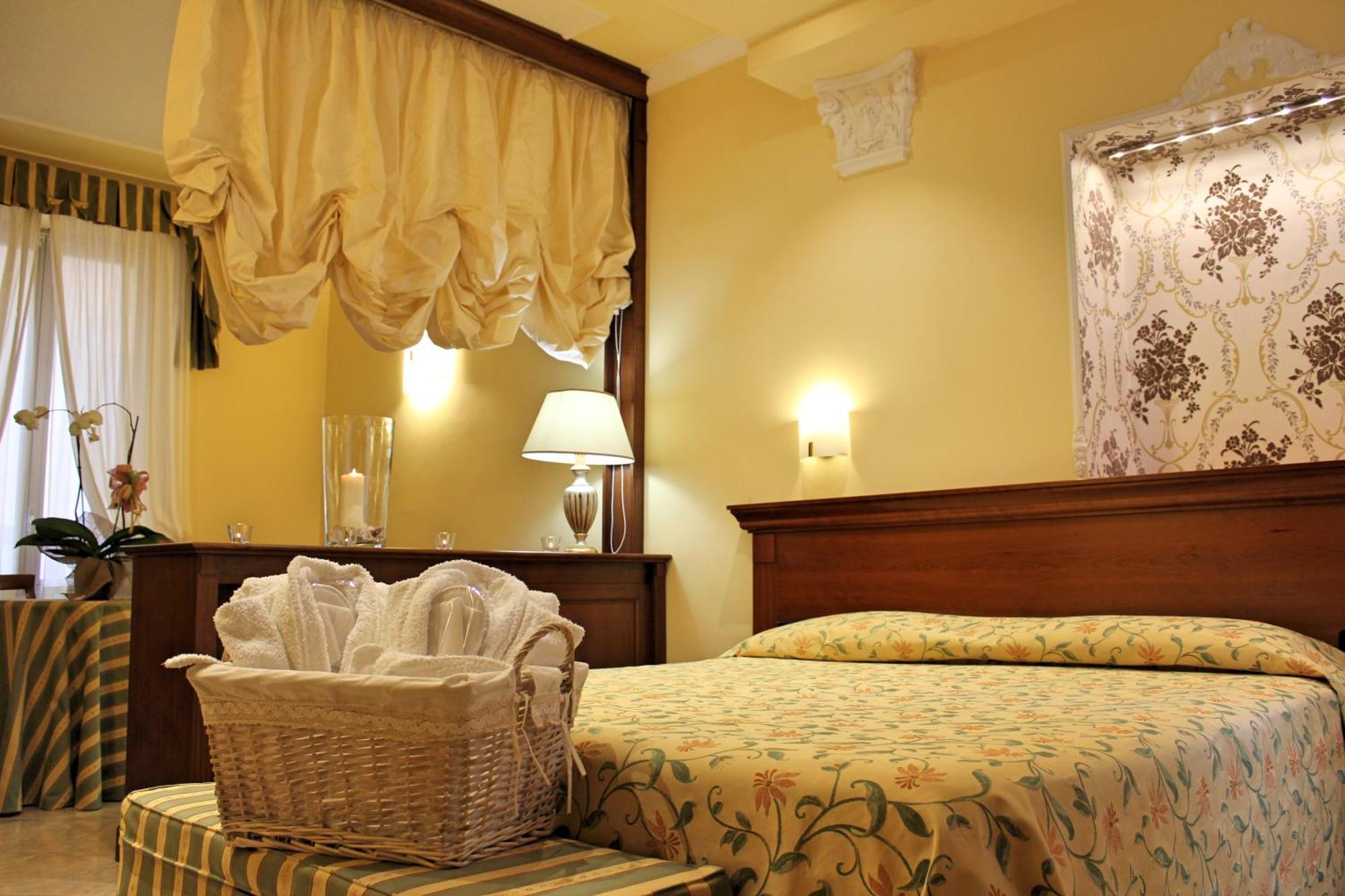 Hotel Astigiana & Appartamenti Varazze Værelse billede